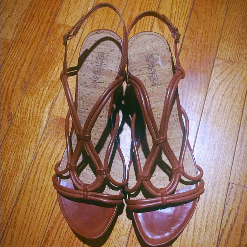 Kenneth Cole Cute Sandal . - Picture 2 of 8